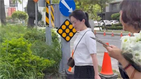 快新聞／陳幸妤七夕狂奔診所！藍營女粉絲求合照　資深媒體人也送花打氣