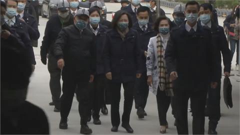 與蔡總統同台被質疑互動冷　蘇貞昌：做文章大可不必