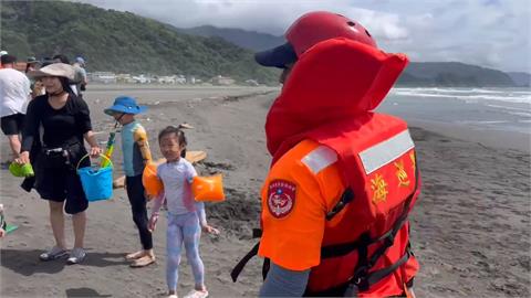 丹娜絲逼近！花東、宜蘭海邊現遊客　海巡緊急勸離