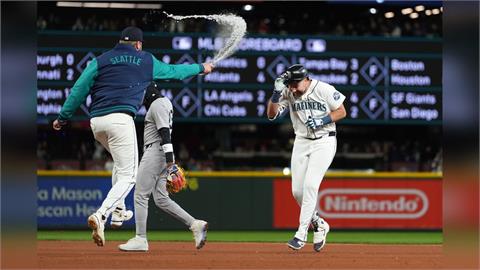 MLB(影)／勞雷用安打說再見！前四戰苦吞10K今天當英雄終止洋基開季三連勝