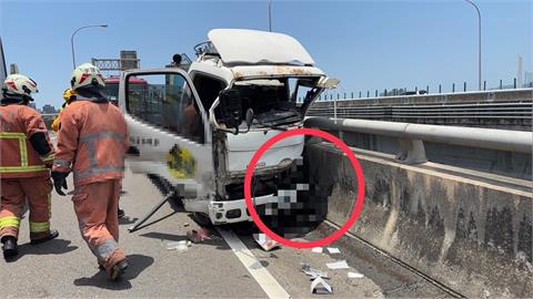 台68死亡車禍！貨車失控撞護欄　駕駛「拋飛車外」慘遭夾殺
