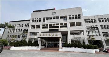 南投色警見女同事洗澡竟2度偷拍　女警抬頭見「鏡頭對著我」嚇傻