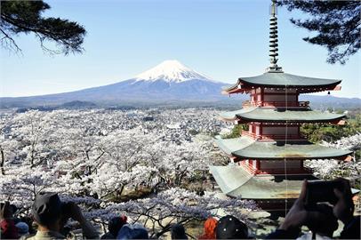 不用跑日本了！基隆也能拍「類富士山街景照」吸1.3萬網朝聖
