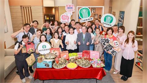 雲林產地直送！副縣長謝淑亞攜農特產進擊民視 探班《豆腐媽媽》慶收視第一送「大粽」