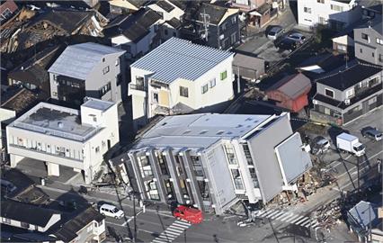 日本能登半島7.6強震　石川、富山、新潟屋塌路毀15死