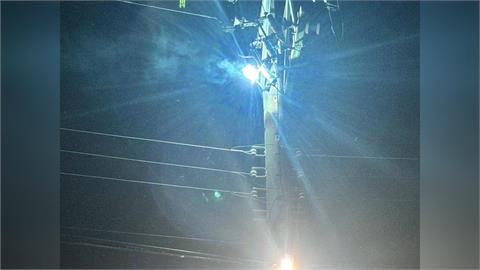 台東東64線電線桿冒火花　台電緊急斷電搶修　嘉蘭村停電