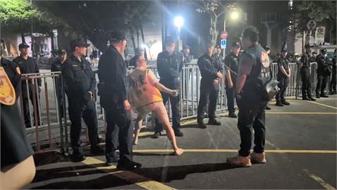 快新聞／黃呂錦茹等4人開庭中！　李明賢突自首求移送、游智彬作勢要爬柵欄