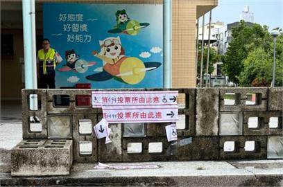 快新聞／投票所指引太破爛？　台中選民：以前沒這樣！