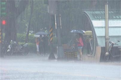 快新聞／下班注意！6縣市發布大雷雨訊息　行車需注意能見度欠佳