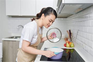 為什麼你的鍋總會沾？5大常見鍋具正確下油時機解析