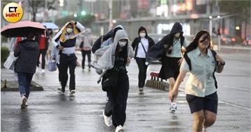 共伴豪雨北部炸出一片紫爆　氣象粉專：有致災性危險