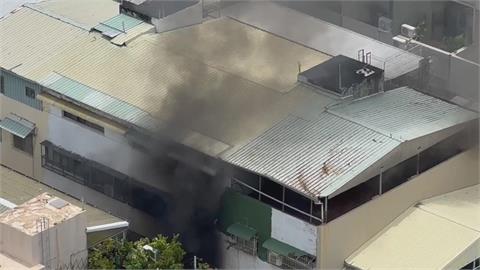 高雄5層樓老公寓　驚傳火警4樓3名住戶一度受困