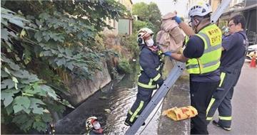 排水溝驚見新生嬰屍! 台中潭子區清晨2米深大水道發現連臍帶嬰兒