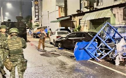 快新聞／陸軍M109A5自走砲！撞擊桃園路邊4車　六軍團發聲了