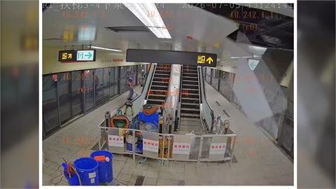 快新聞／捷運出事了！1車站天花板離奇崩落　蔣萬安冷回「這句話」議員傻眼怒噴