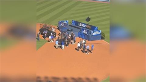MLB(影)／0勝3敗已夠慘！道奇主場竟提前準備「對手封王典禮」　球迷:太屈辱