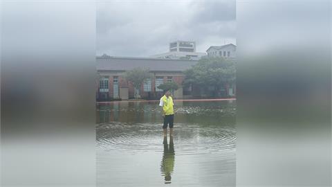 清水國小操場傳淹水！　憂「畢典泡湯」急派抽水機