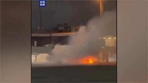 巴西客機起飛前冒火光 乘客倉皇衝逃生口全員撤離