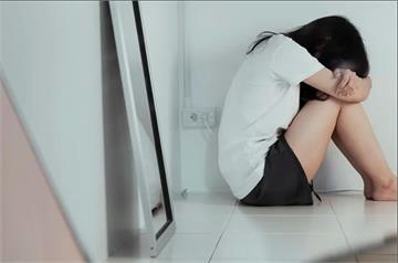 兒子2度入獄服刑 禽獸公公性侵媳婦「偽簽名裝老公」陪流產