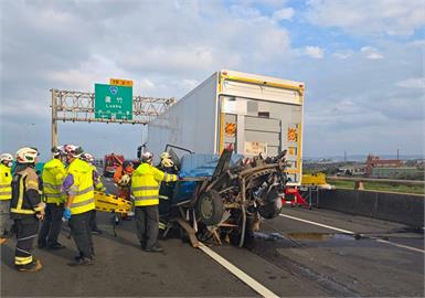 台61線3車連環撞釀3死1傷　疑閃避施工！貨車嚴重變形