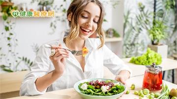 吃豬腳補膠原蛋白？維生素C美白？營養師解析飲食偏方