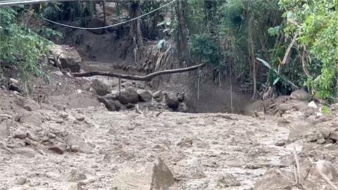 南投水里、信義交界處土石流　約37戶上百人受困