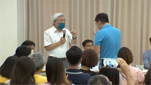 實驗機構評鑑未過停招 家長批草率場面火爆
