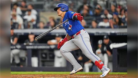 MLB(影)／027發射！岡本和真炸裂狂賺3打點　狂寫日本球員菜鳥球季第2人壯舉