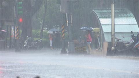 雨區擴大！ 午後雨彈開炸「15縣市大雨特報」　防雷擊、強陣風