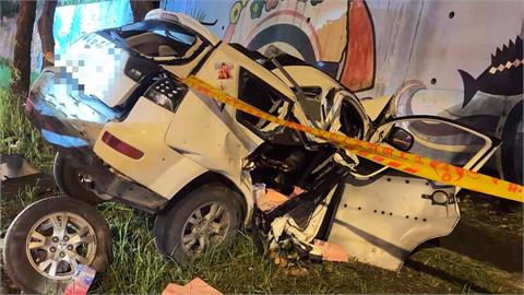 花蓮女酒駕無照載5未成年　撞樹跌溝車輛折成「V字型」