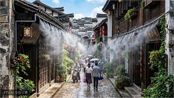 重慶飆破40度高溫！景區啟用400米噴霧系統幫遊客消暑