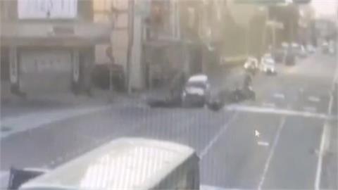 桃園汽車連環撞六機車釀多人傷　駕駛：腳卡住踩不了煞車