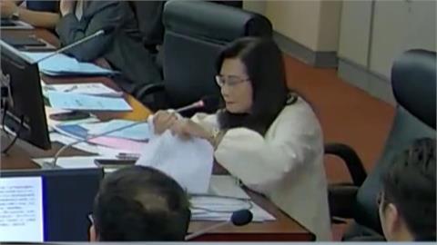 快新聞／秦慧珠痛批普發1萬「市府行銷擺爛」　當場怒撕「錢留北市」報告