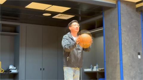 沒在怕爭議！謝典霖帶看自家豪宅　蓋10年還沒完工