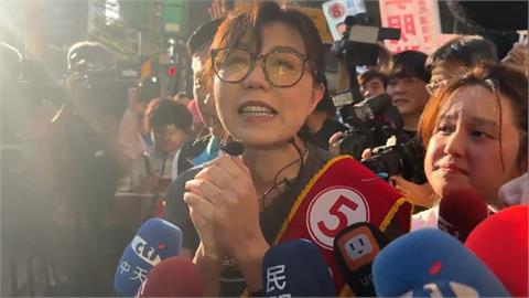 快新聞／蔣競辦攝影師撞飛《民視》記者！石舫亘事後掃街「態度大轉變」畫面曝