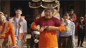 胡瓜錄影猛追垃圾車！竟遭爆「三點全露」全員看傻 脫序場面曝