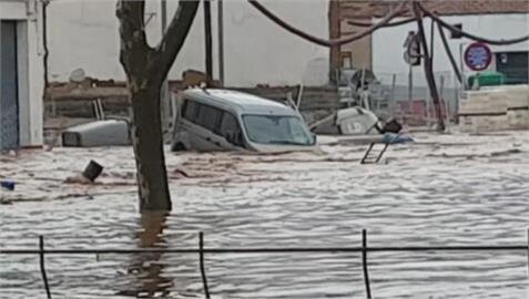 暴雨襲擊南西班牙釀洪災　多地道路成「車河」車主痛心　