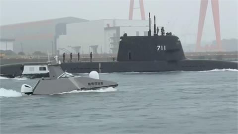 海鯤號第四次潛航測試! 釣客直擊遭軍艦靠近驅離