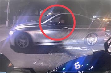 變男變女神交換　酒駕男心虛踩油門逃換女友上駕駛座