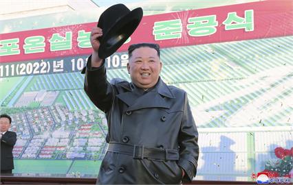 北朝鮮造神運動再升級？金正恩首幅「藝術壁畫」曝光　專家揭背後意義