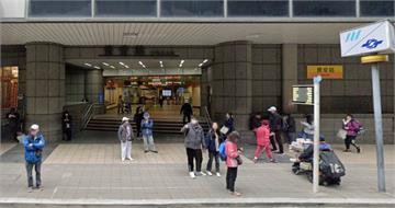 走到懷疑人生！他怒點名「北捷這兩站」誰建的　通勤族共鳴：環狀線更爛