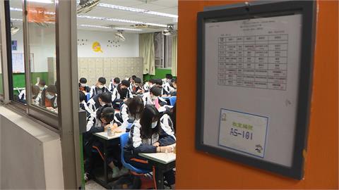 明年寒假+春節連放３０天　！　中小學須先補課３天