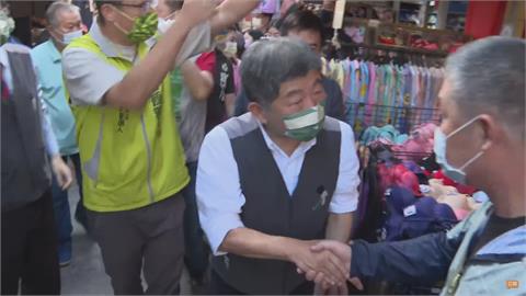 陳時中景美市場掃街　籲「不要操作仇恨撕裂台灣」