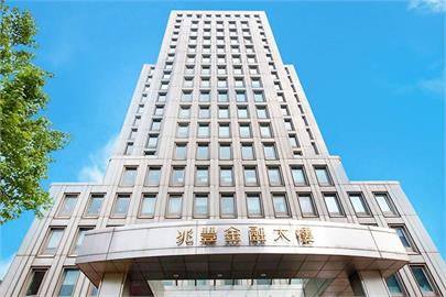 新台幣暴漲！14家金控上半年合計大賺2192億　年減35%