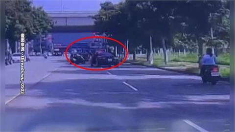 逃什麼？台中2男闖燈拒檢　竟棄車逃逸翻過鐵絲網落跑