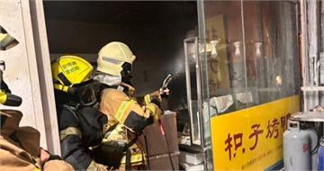 台南烤鴨店驚傳火警！　排煙管起火濃煙竄出嚇壞民眾