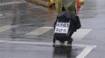 為人生留念 男子徒步環島屏東遇風雨