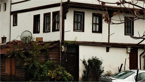 日本民宿淪為「大型垃圾屋」整間亂糟糟！房東曝「屋內真實情況」無奈嘆：文化差異