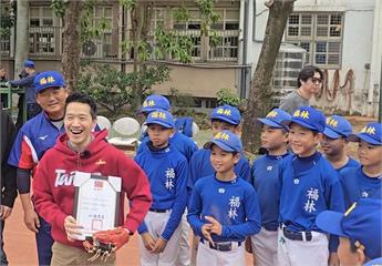 為棒球小將加油打氣　何志偉：台灣佳績背後是無數基層努力