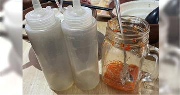 她買2份麵竟自備「容量1斤袋」裝光3罐醬料　店家傻眼：真的很氣